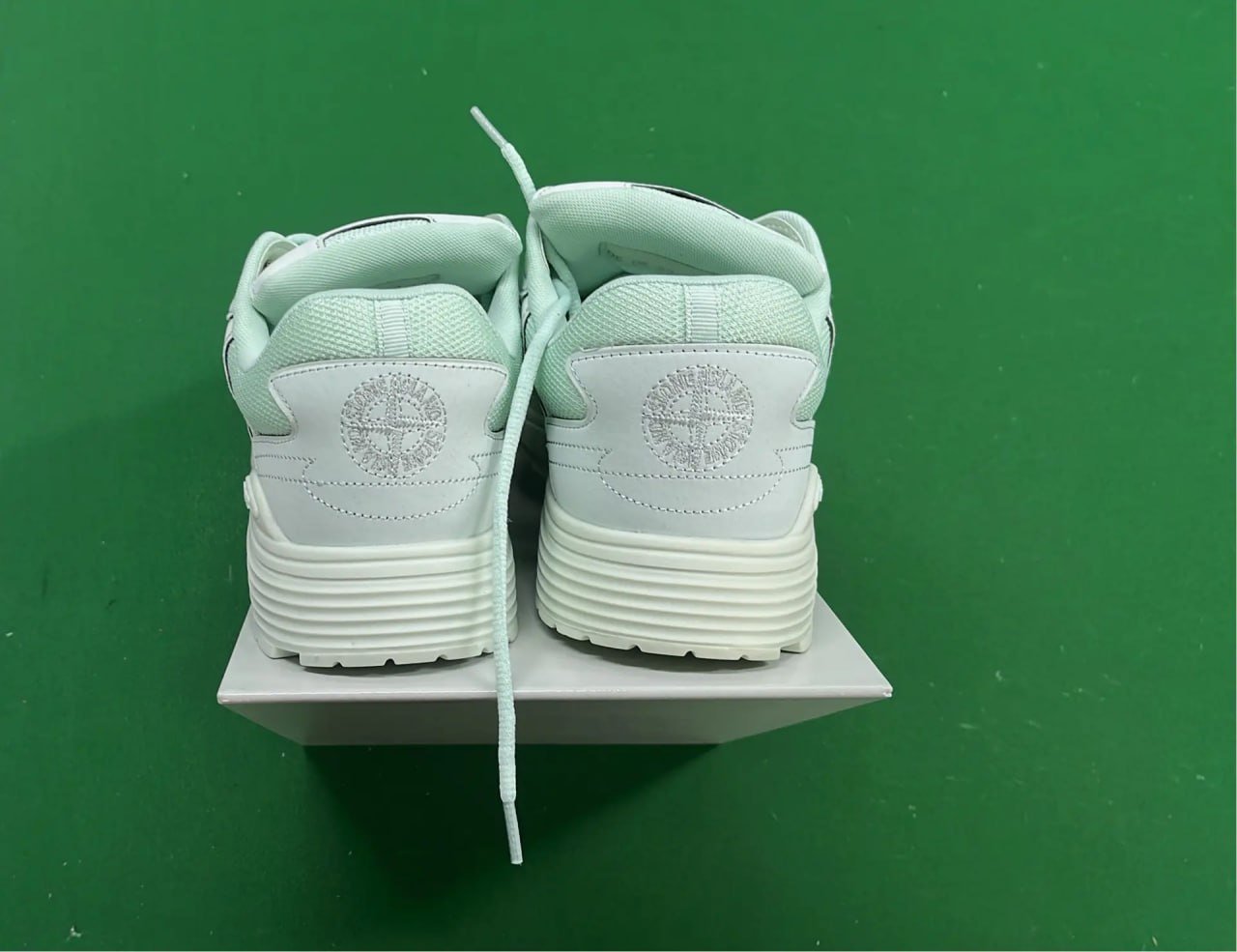  Article: Dior B30 -2