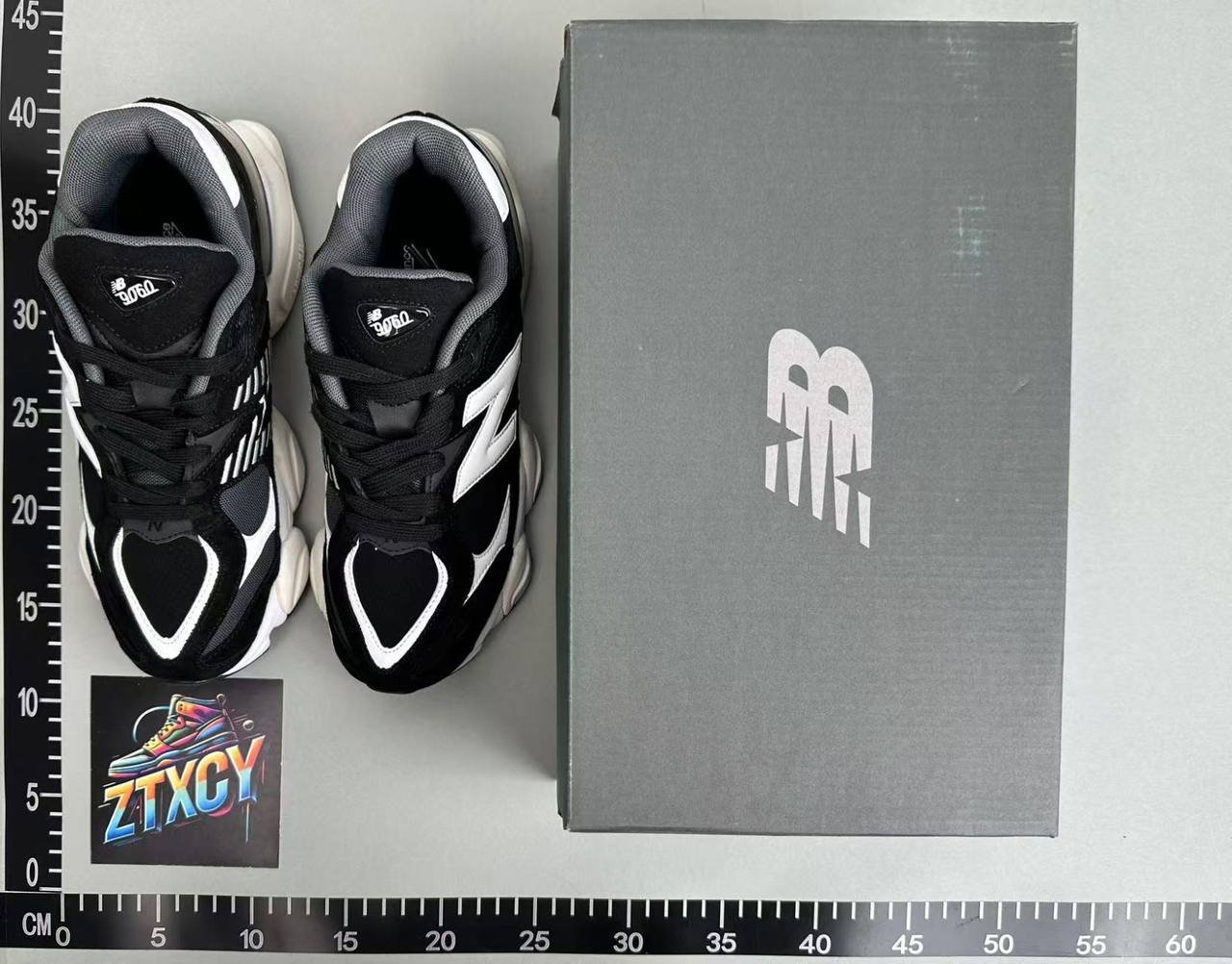 New Balance 9060                                 -5