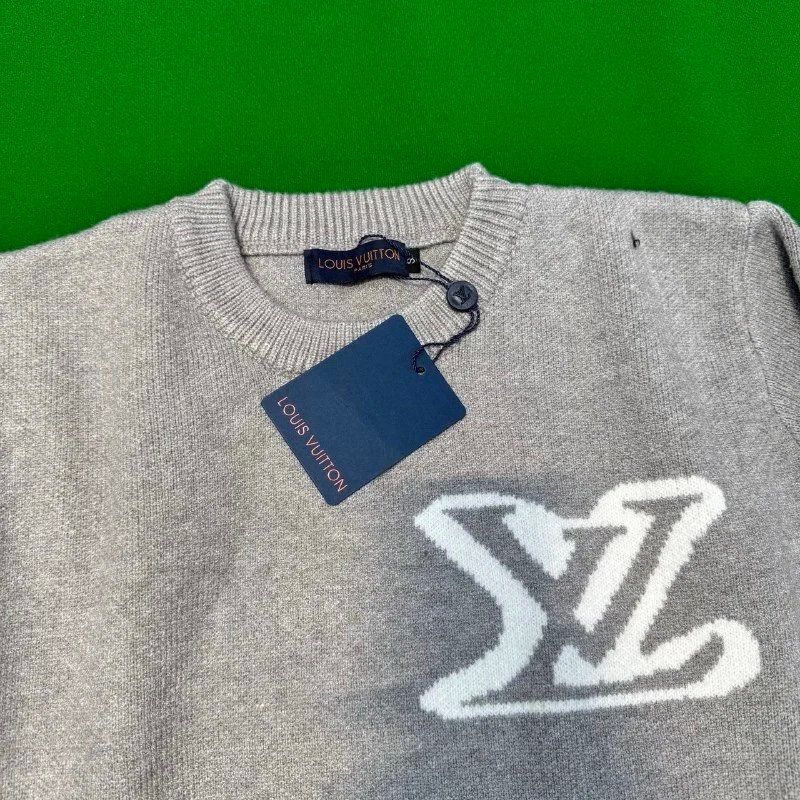  LV sweater                                 -3