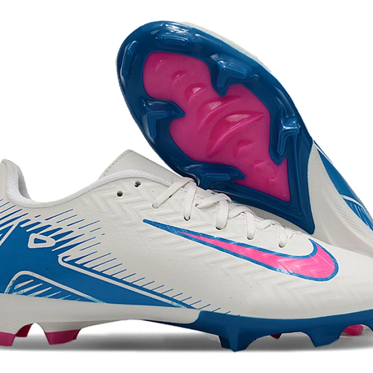 NIKE Soccer shoes
