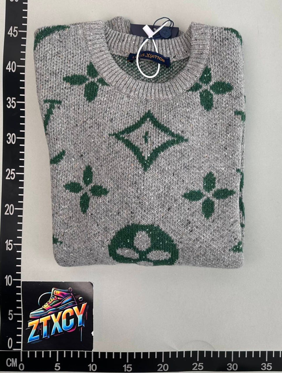 Louis Vuitton sweater                                 -4
