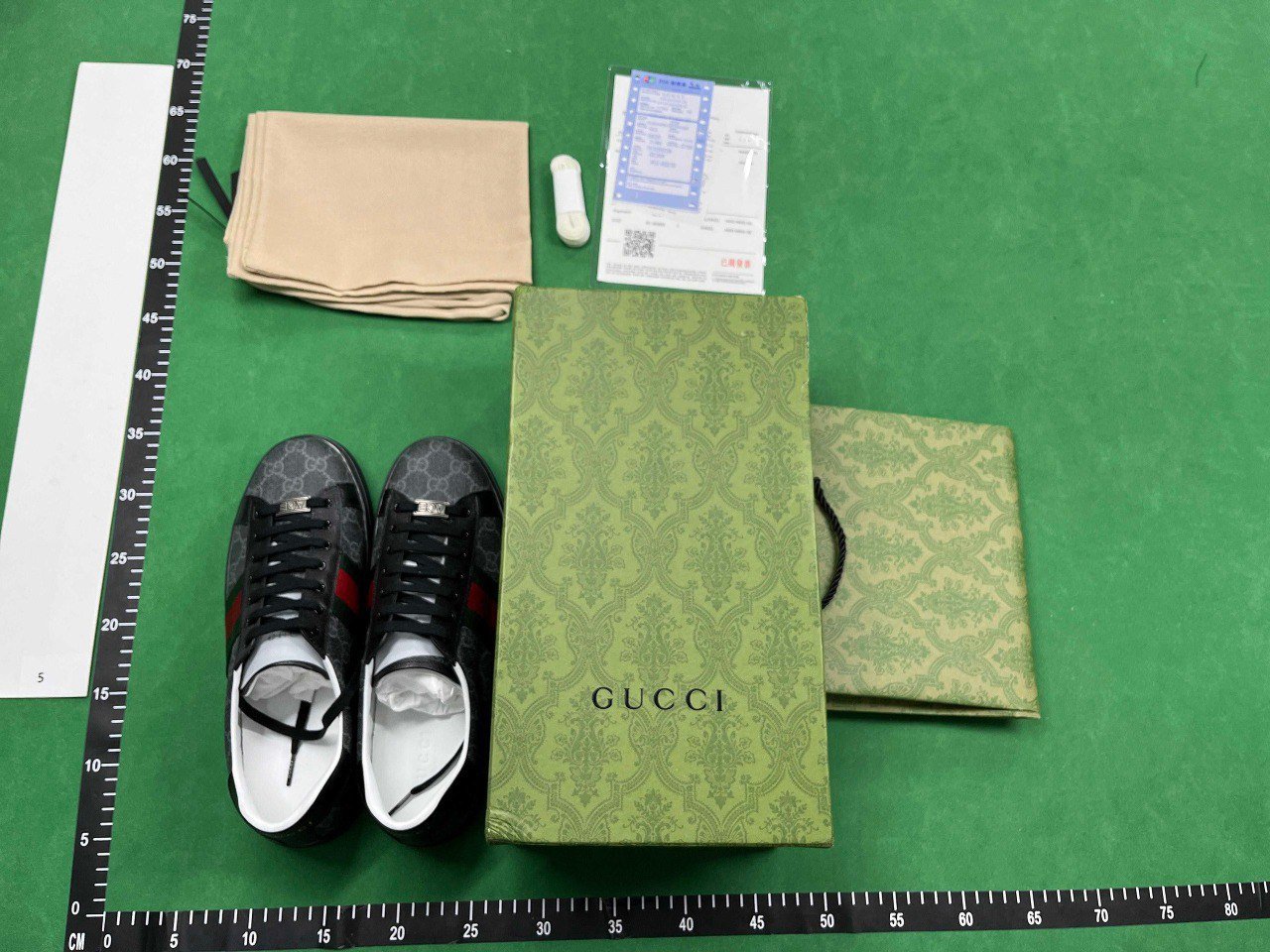 Gucci                                                                            -3