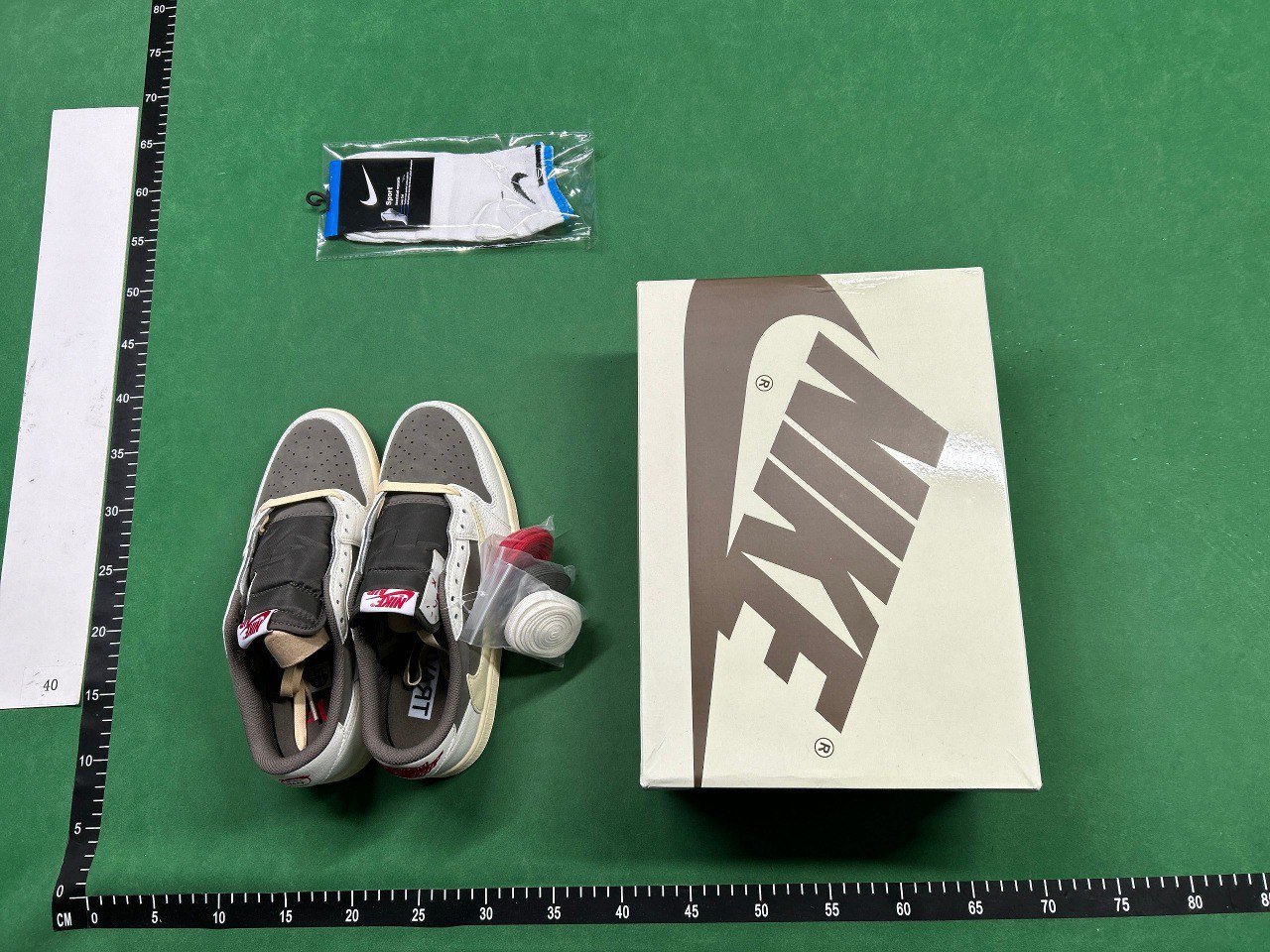 Travis Scott  Jordan 1                                                  -3