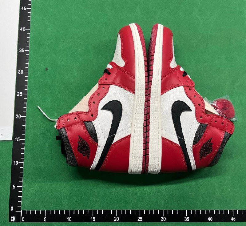   Jordan Air Jordan 1 Retro High OG                                       -3