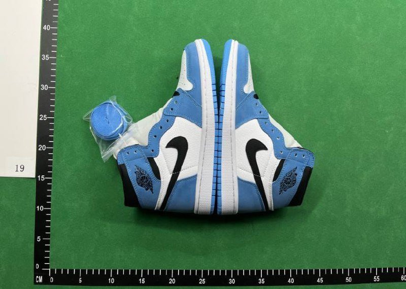   Jordan Air Jordan 1 Retro High OG                                       -5