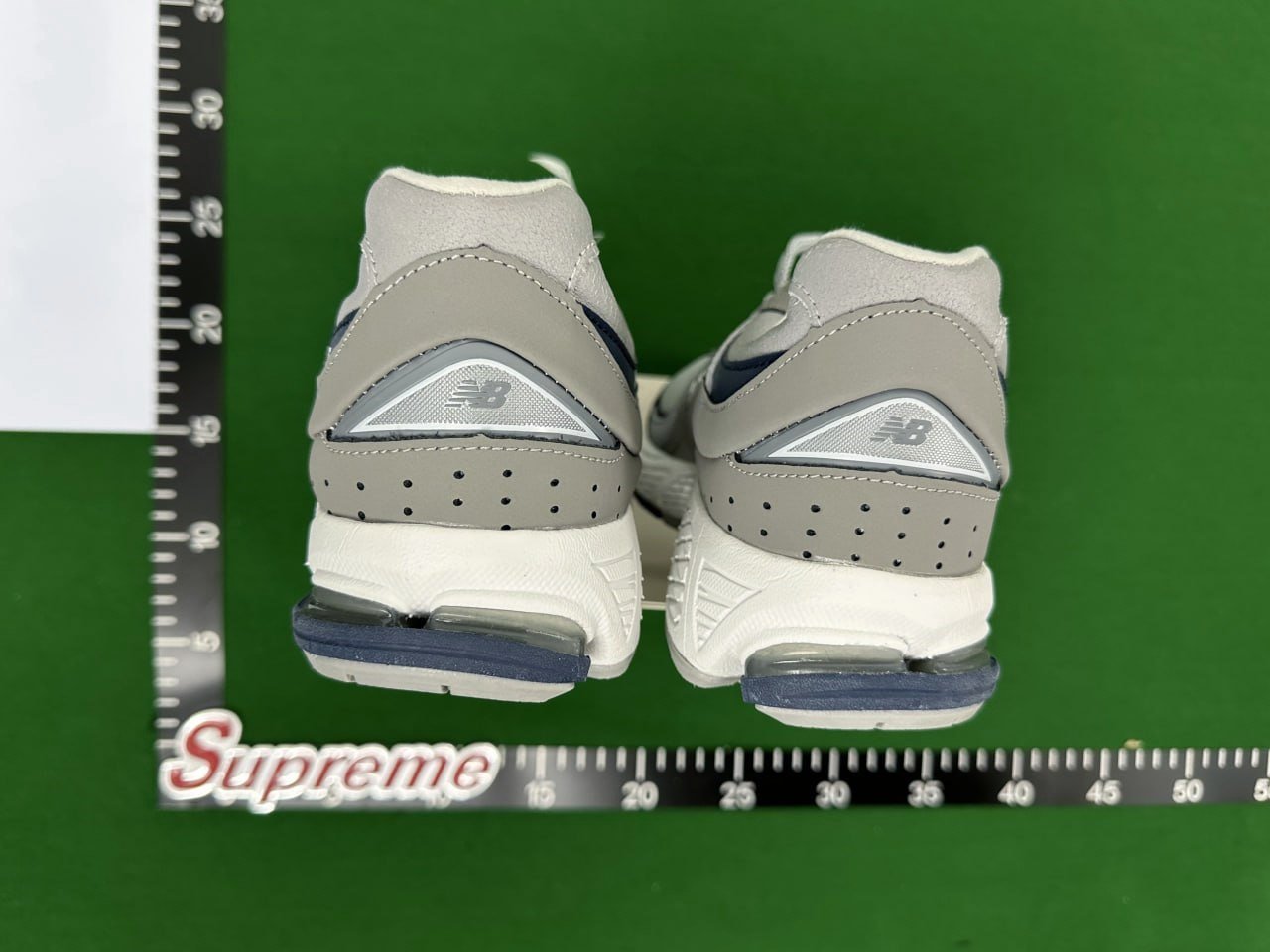 New Balance 2002R -3