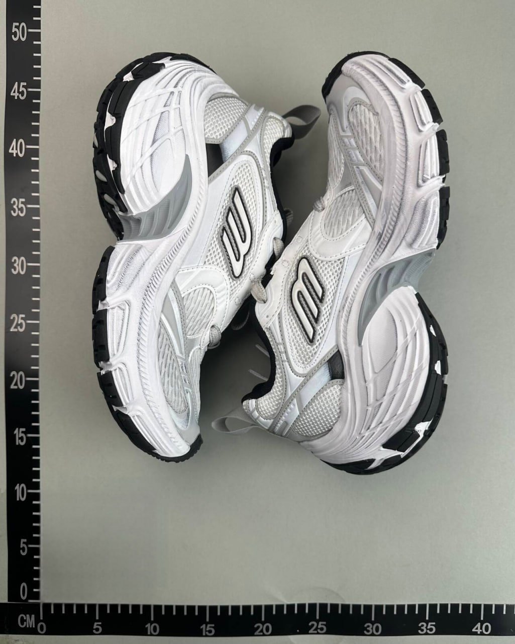 Balenciaga 10xl -2