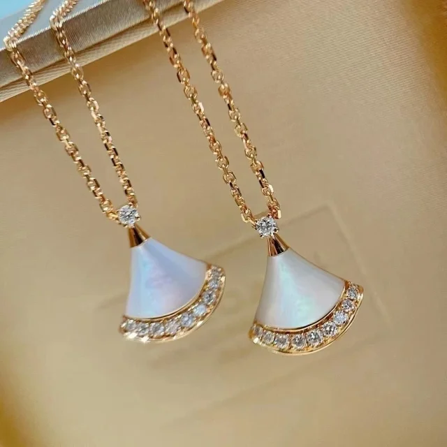 Van Cleef & Arpels necklac