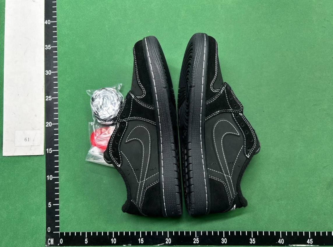 Travis Scott x Air Jordan 1 -4