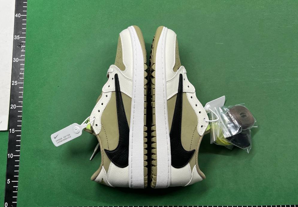 Travis Scott x Air Jordan 1 -3