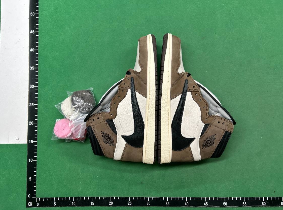 Travis Scott x Air Jordan 1 -5