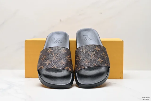 Louis Vuitton Slippers