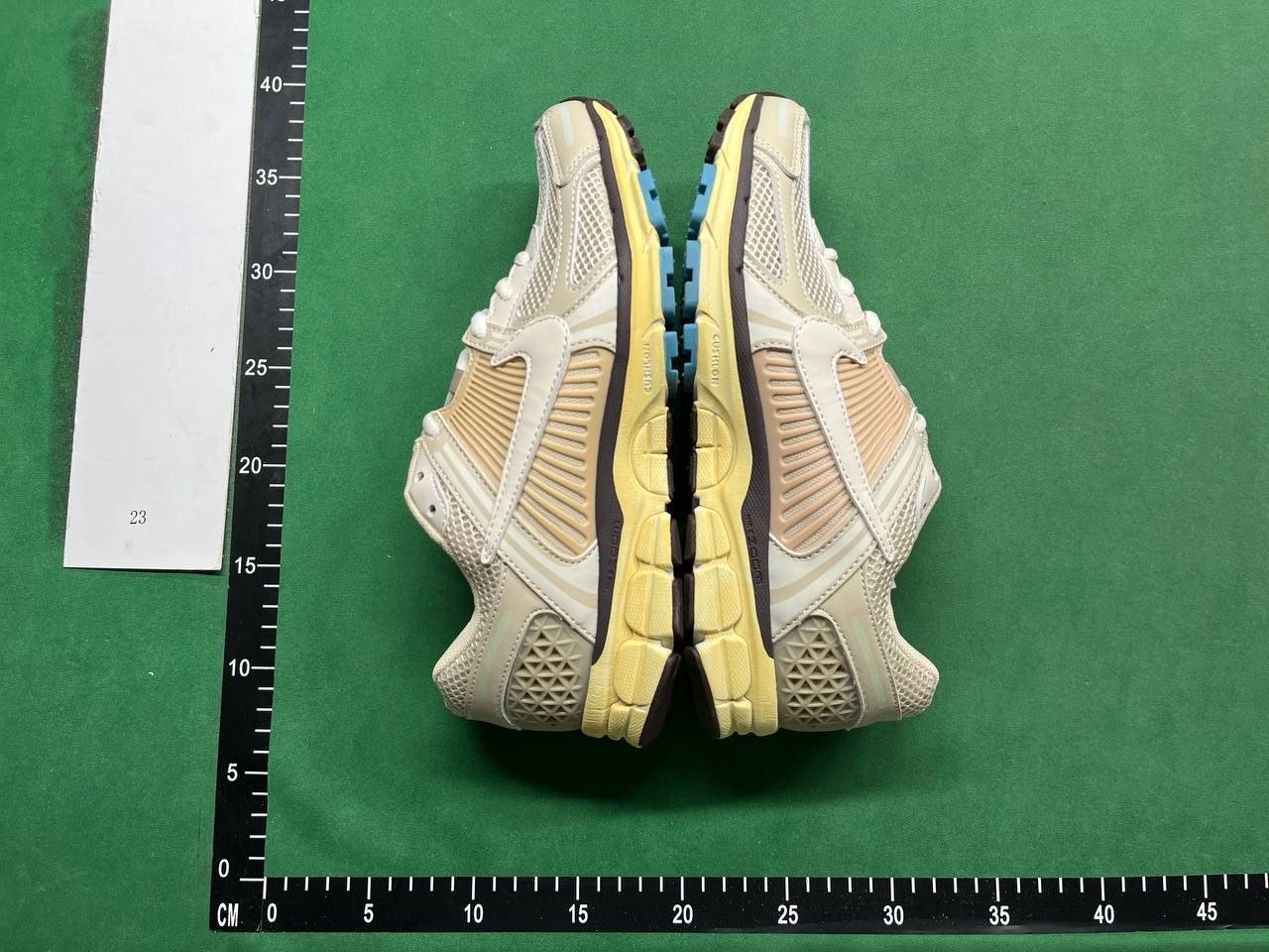 Nike Air Zoom Vomero 5 shoes -2