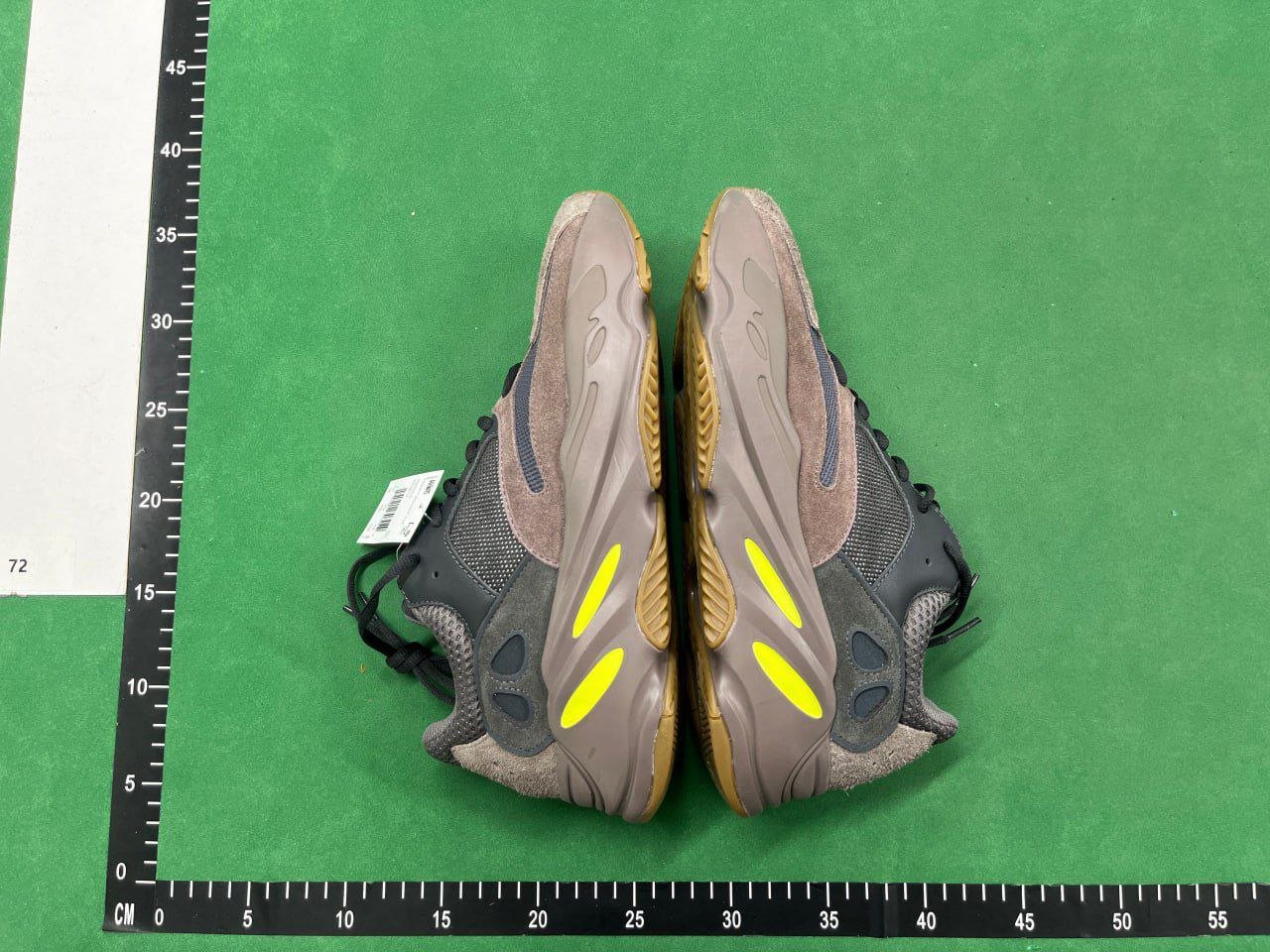Adidas YEEZY 700 -4