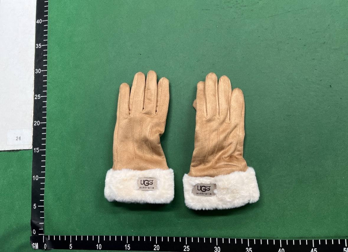 UGG gloves
