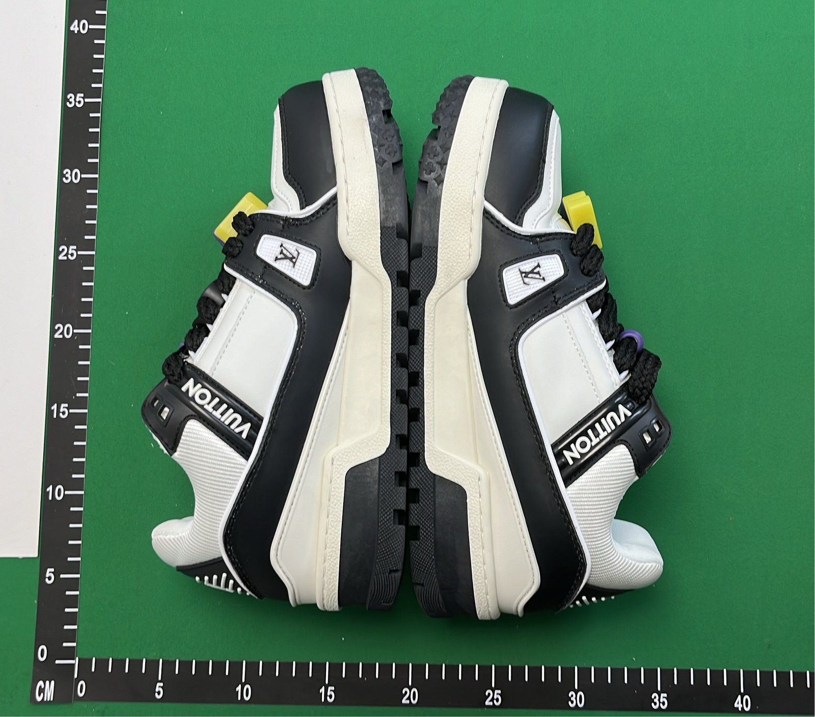 Louis Vuitton Archlight -2