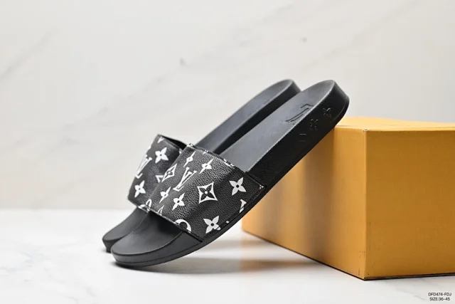 Louis Vuitton Slippers