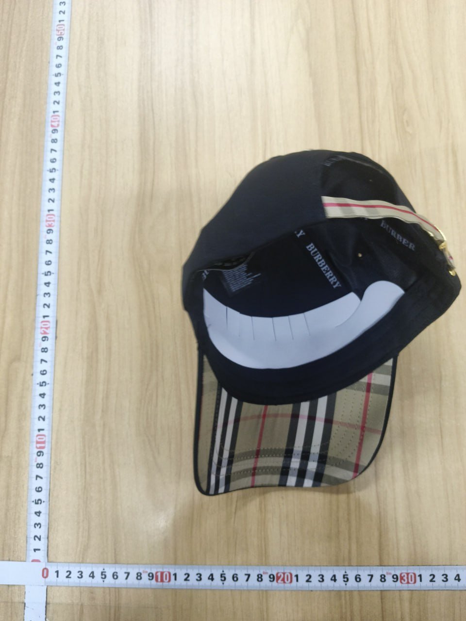 Burberry hat -3