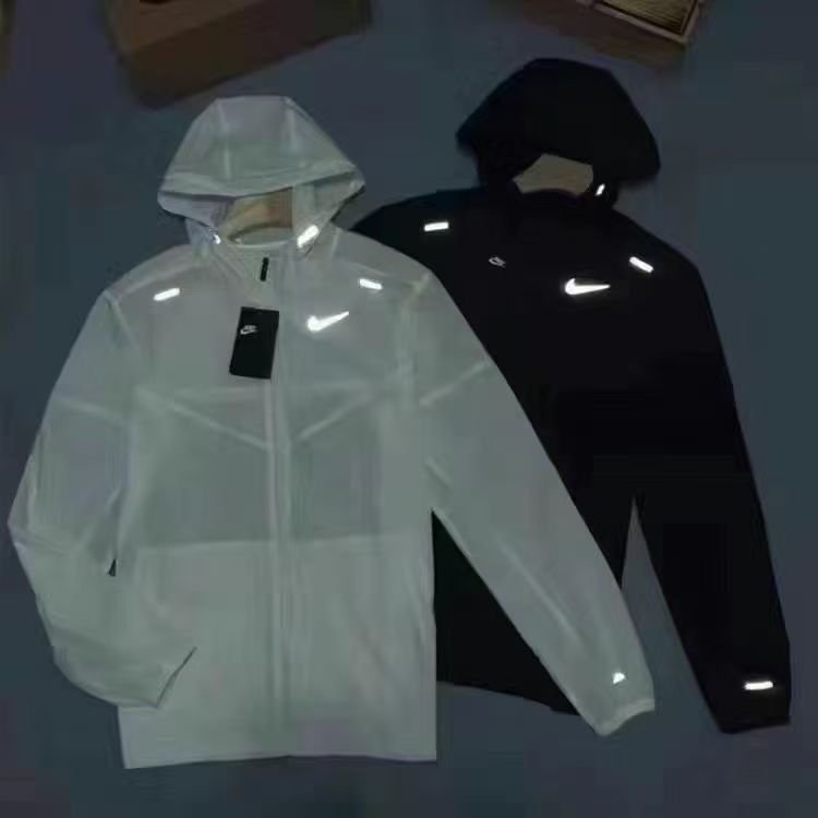 Nike  Under Armour -3