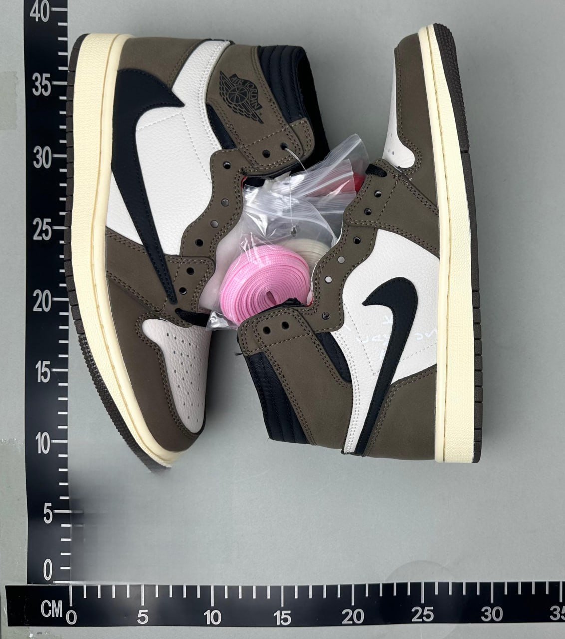 Jordan 1 Low x Travis Scott -2