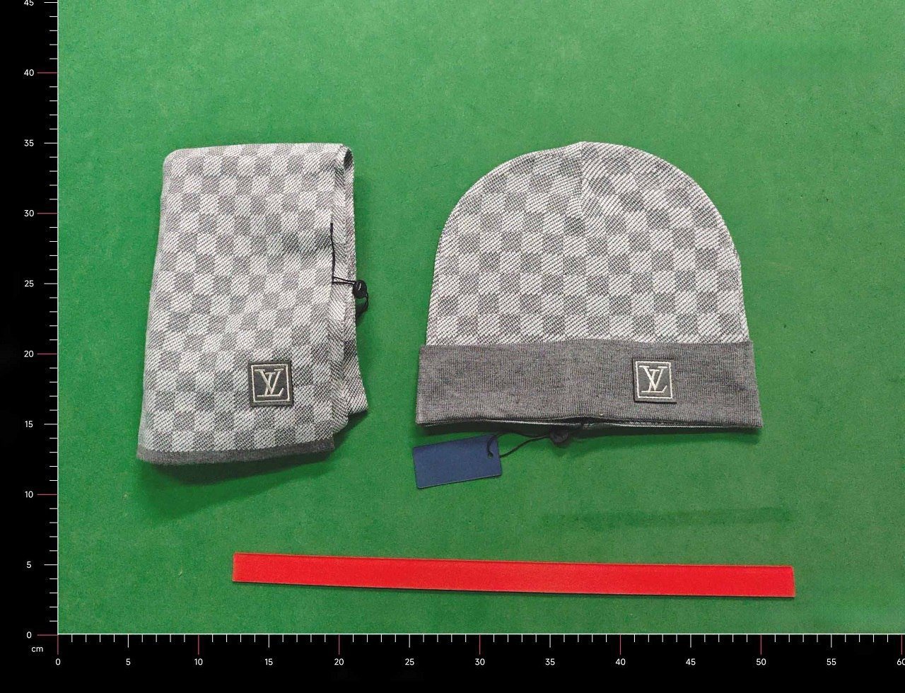 Burberry GUCCI Louis Vuitton scarf&Beanie -3