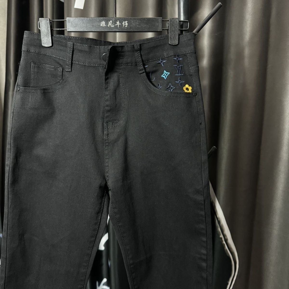 LV Golden Classic Jeans  -2