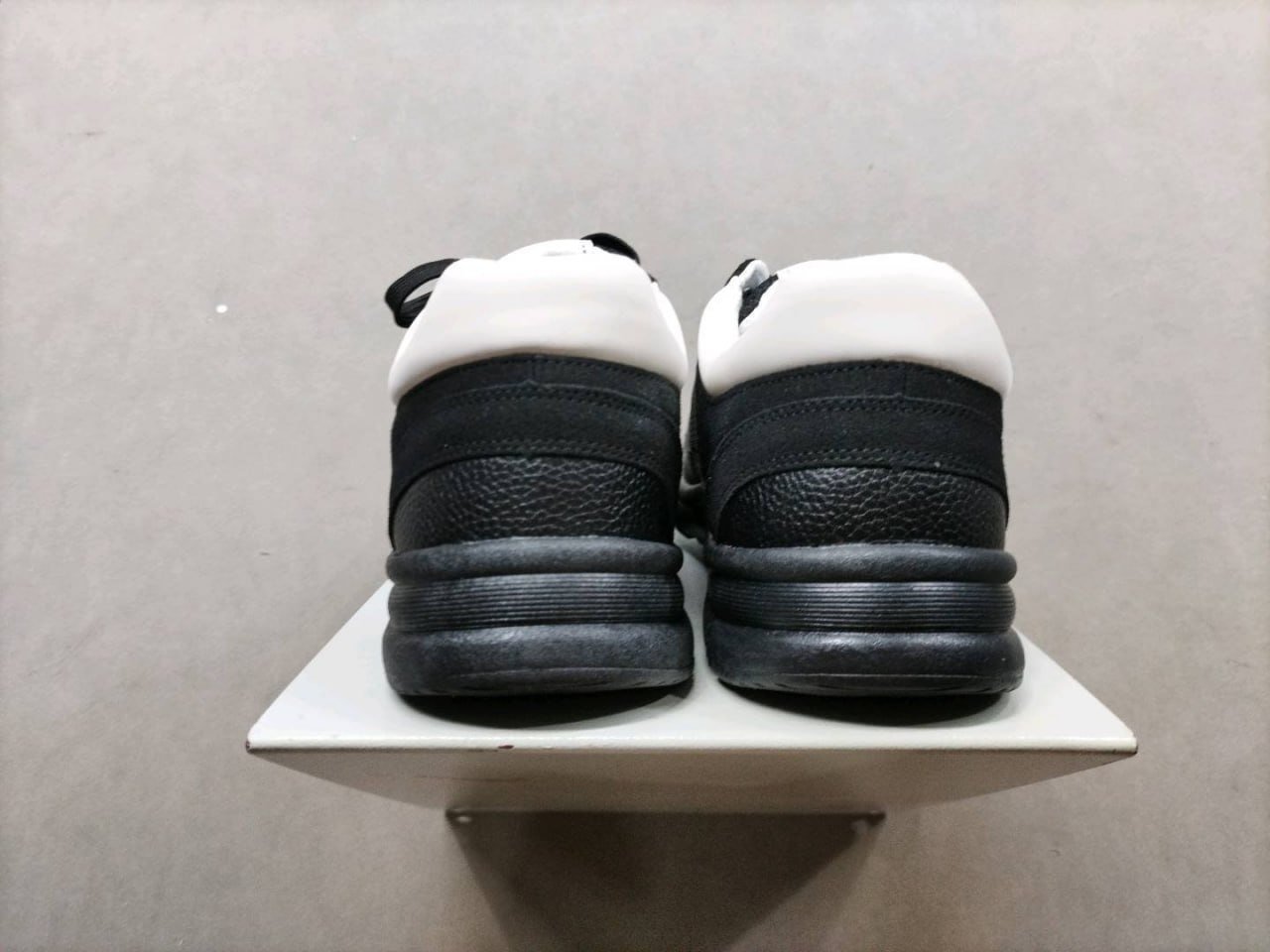 Chanel CC runner shoes -3