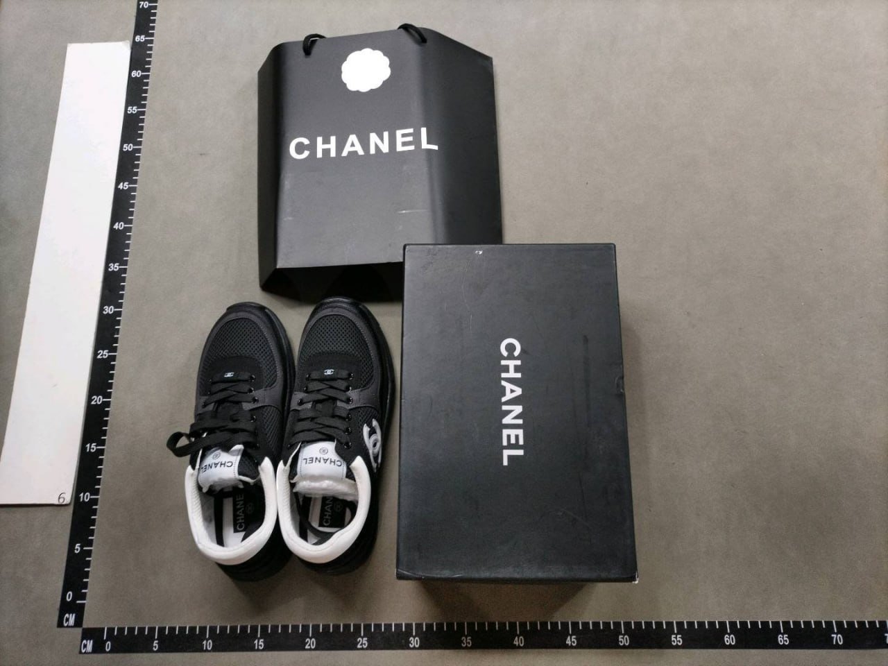 Chanel CC runner shoes -4
